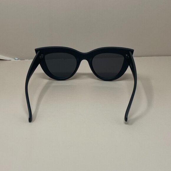 Minue | Lamarr Sunglasses in Black - Picture 4 of 6